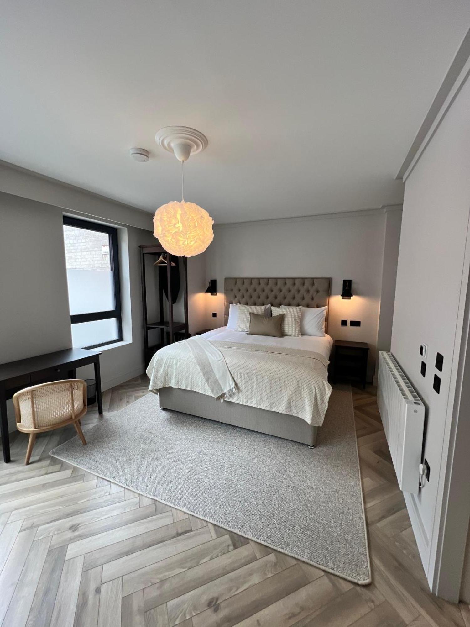 The Glen Quarter Hotel Кинсейл Екстериор снимка