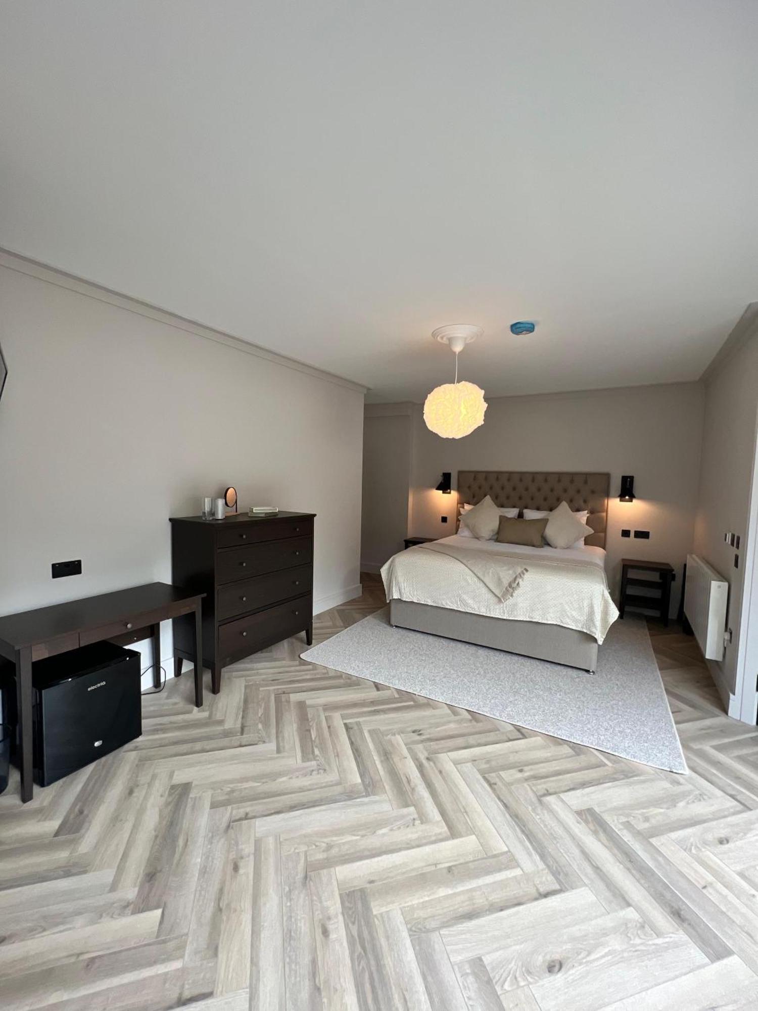 The Glen Quarter Hotel Кинсейл Екстериор снимка