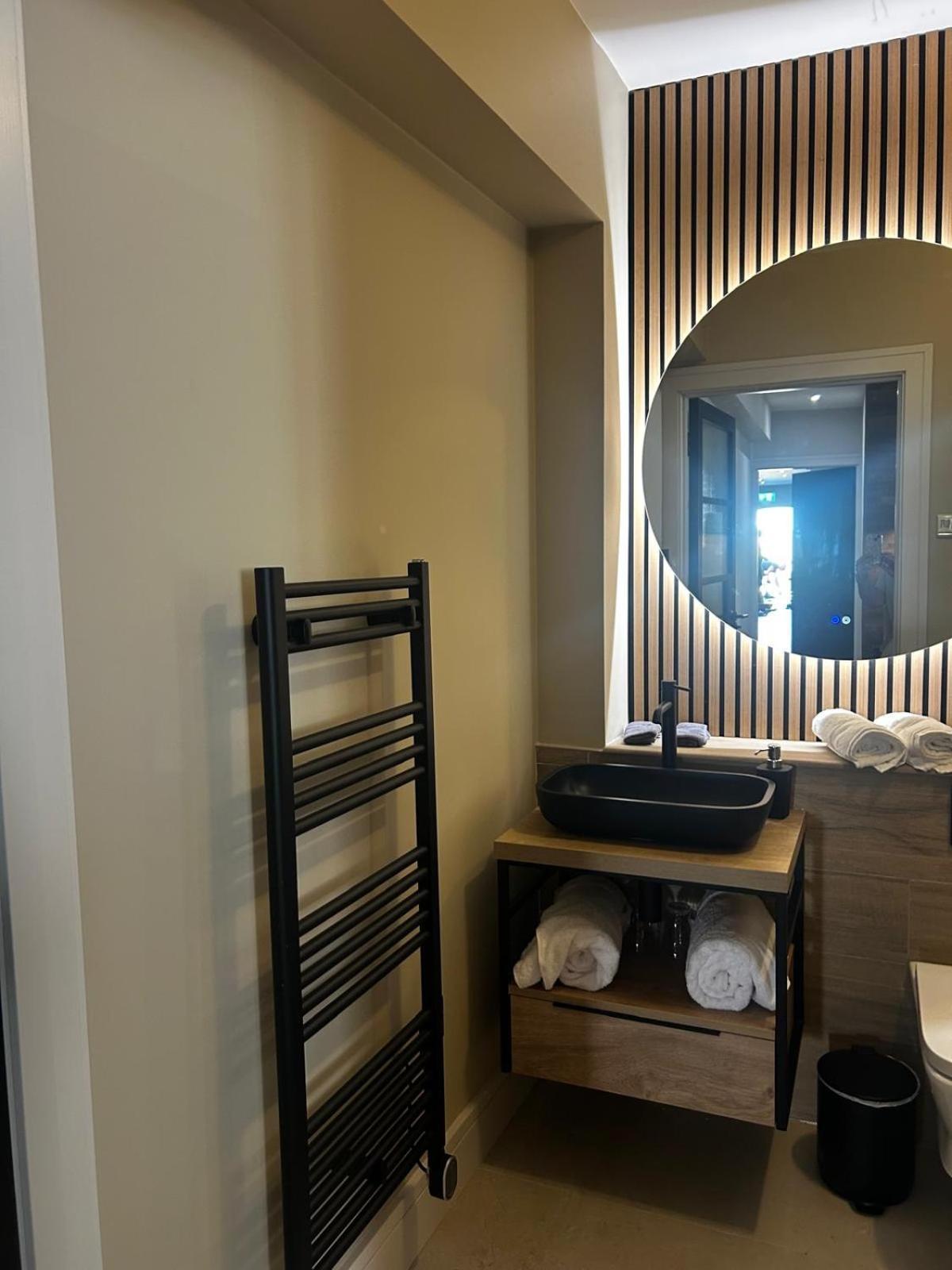 The Glen Quarter Hotel Кинсейл Екстериор снимка