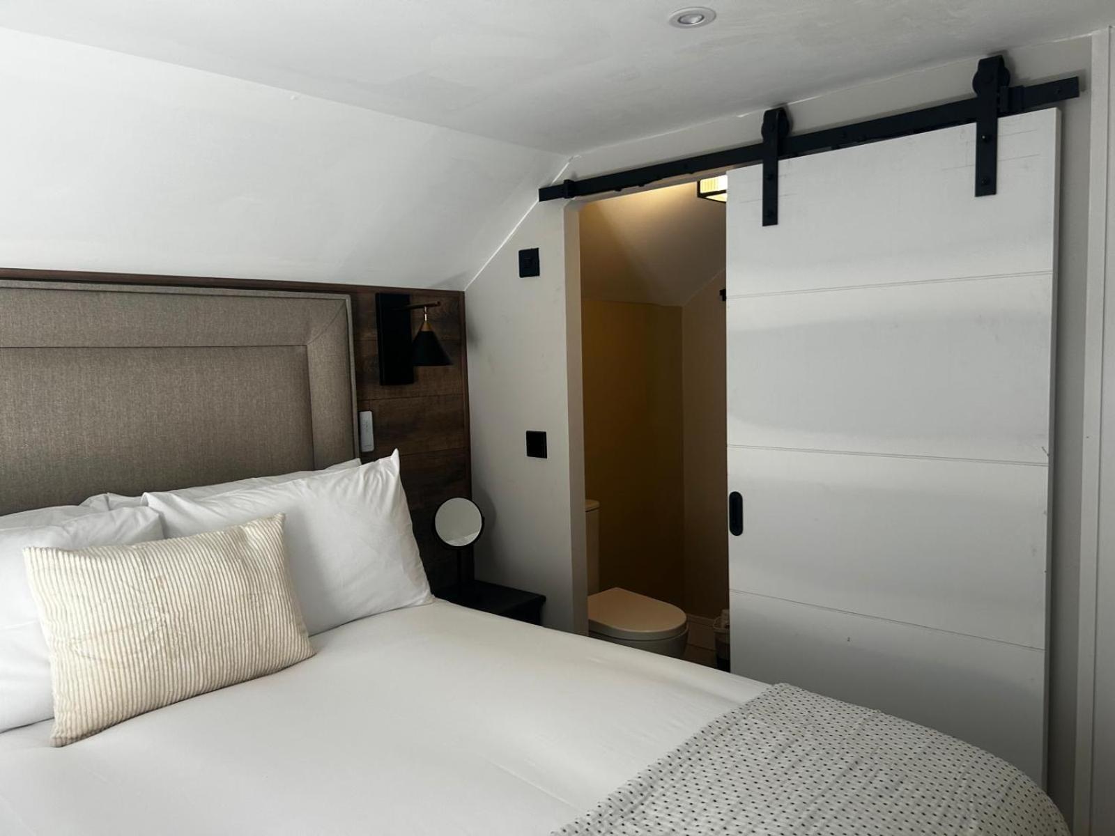 The Glen Quarter Hotel Кинсейл Екстериор снимка