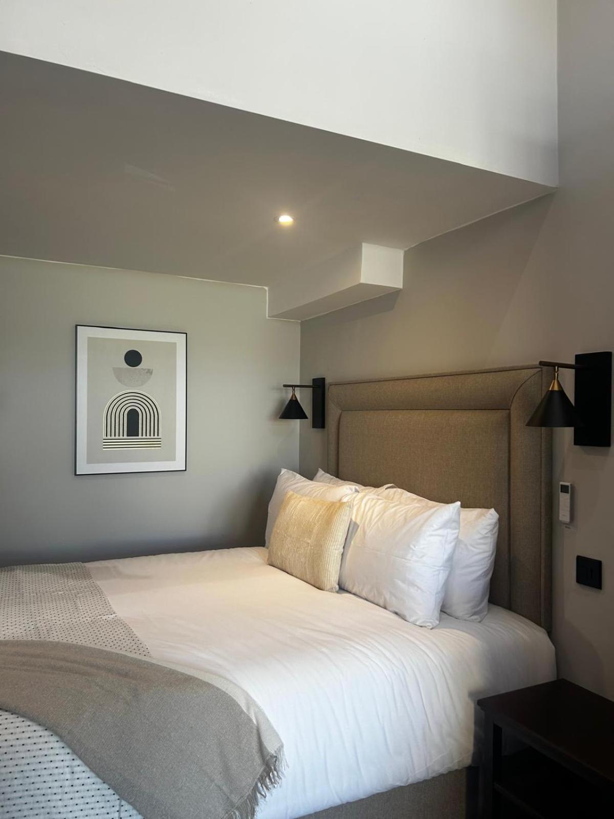 The Glen Quarter Hotel Кинсейл Екстериор снимка